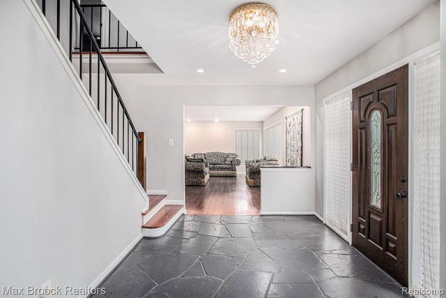 5622 Powder Horn Drive, West Bloomfield, MI 48322