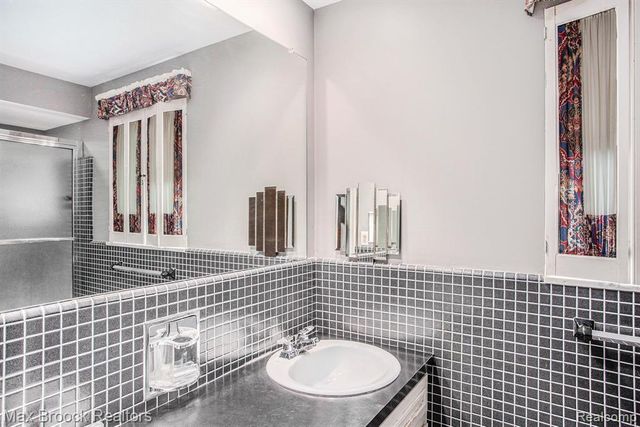 5622 Powder Horn Drive, West Bloomfield, MI 48322