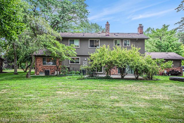 5622 Powder Horn Drive, West Bloomfield, MI 48322