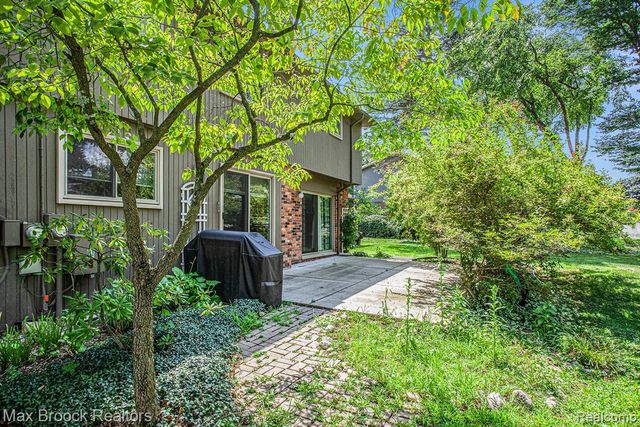 5622 Powder Horn Drive, West Bloomfield, MI 48322