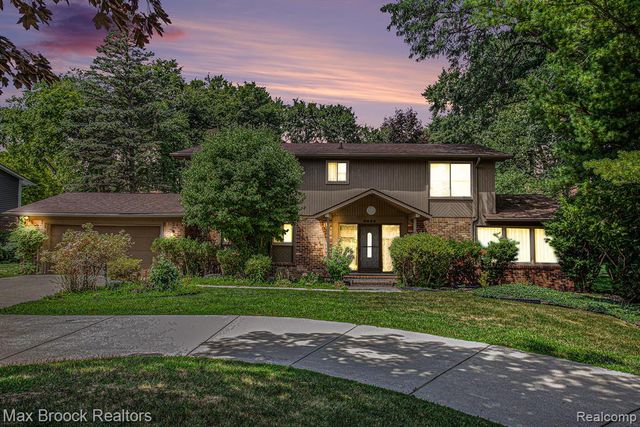 5622 Powder Horn Drive, West Bloomfield, MI 48322