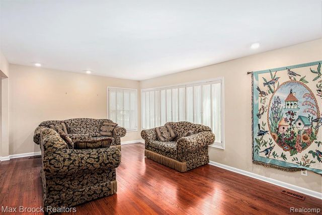 5622 Powder Horn Drive, West Bloomfield, MI 48322