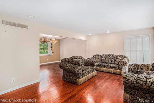 5622 Powder Horn Drive, West Bloomfield, MI 48322