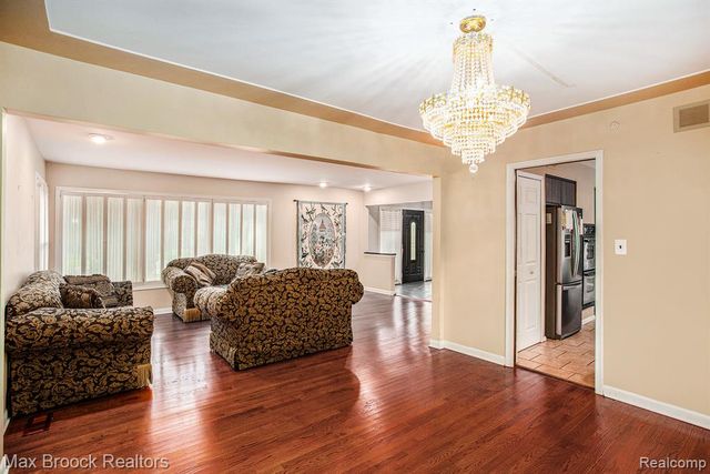 5622 Powder Horn Drive, West Bloomfield, MI 48322