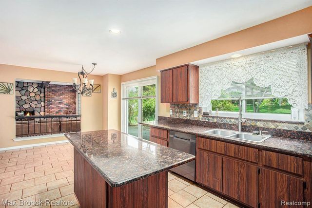 5622 Powder Horn Drive, West Bloomfield, MI 48322