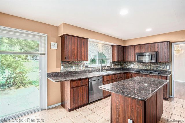 5622 Powder Horn Drive, West Bloomfield, MI 48322