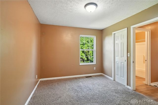 809 Ginger Ridge Drive, Trenton, OH 45067