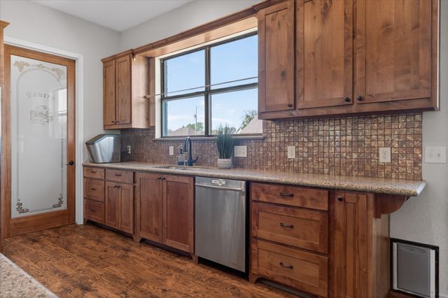 611 Mohawk Drive, Tioga, TX 76271