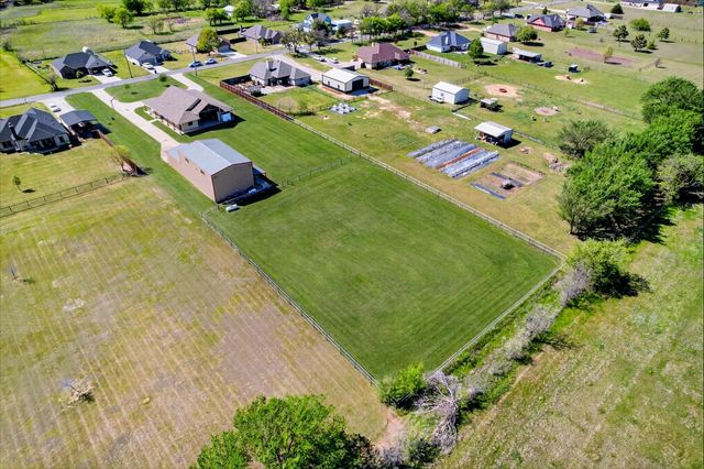 611 Mohawk Drive, Tioga, TX 76271