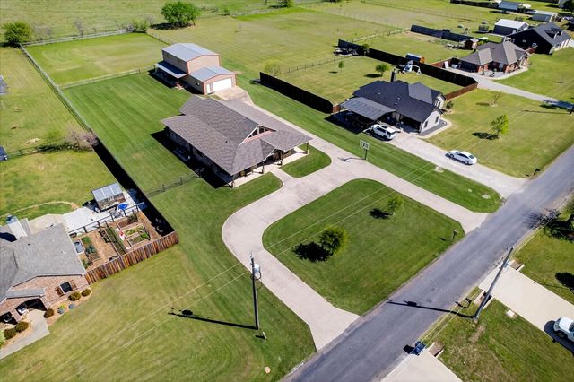 611 Mohawk Drive, Tioga, TX 76271