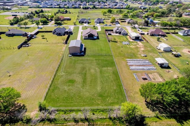 611 Mohawk Drive, Tioga, TX 76271