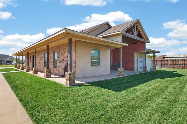 611 Mohawk Drive, Tioga, TX 76271