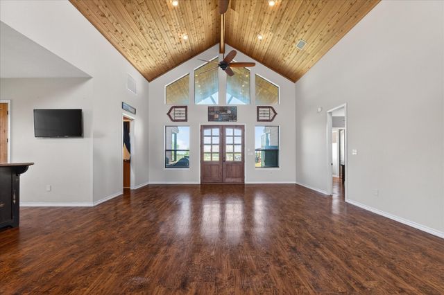 611 Mohawk Drive, Tioga, TX 76271