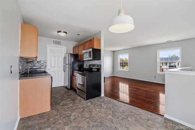 42564 Saratoga Road 31, Canton Charter Township, MI 48187