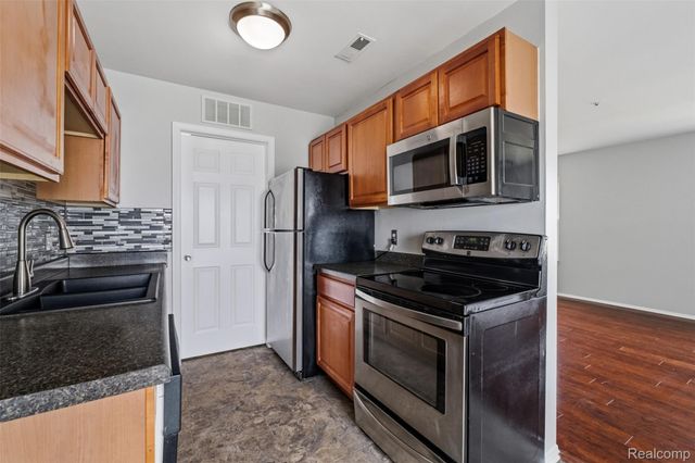 42564 Saratoga Road 31, Canton Charter Township, MI 48187