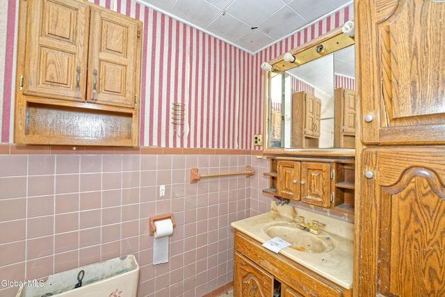 318 Chiswell Road, Schenectady, NY 12304