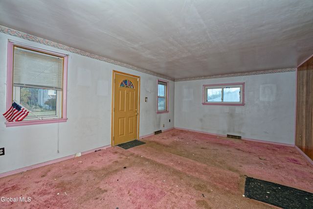 318 Chiswell Road, Schenectady, NY 12304