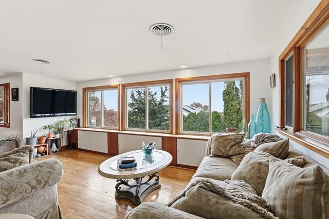 22 Burdett Rd, Lynn, MA 01904