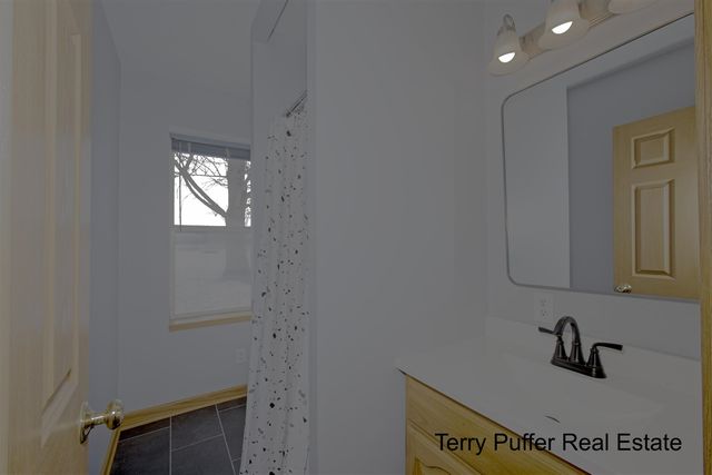 1497 W Grand River Avenue, Ionia, MI 48846