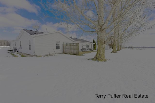 1497 W Grand River Avenue, Ionia, MI 48846