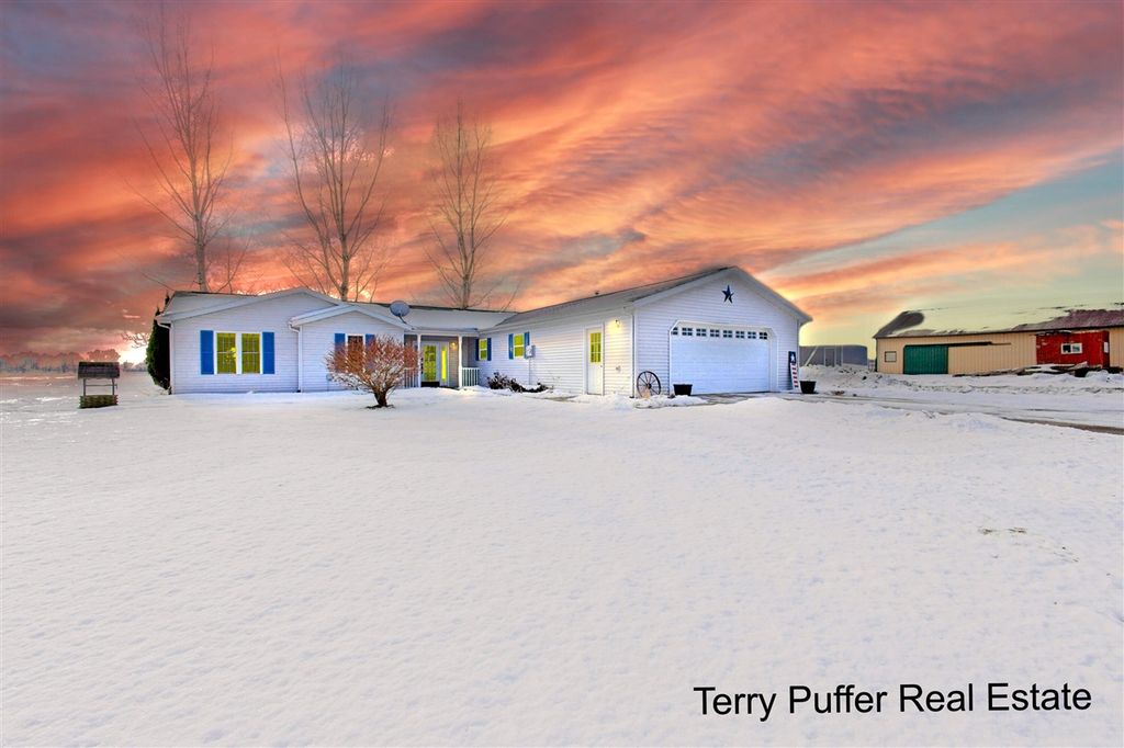 1497 W Grand River Avenue, Ionia, MI 48846