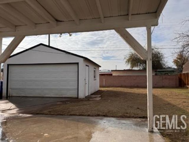 101 Griffiths Street, Bakersfield, CA 93309