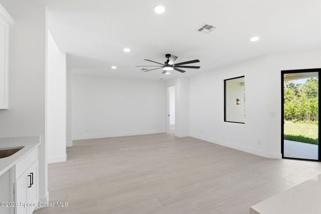 889 Reading Street SE, Palm Bay, FL 32909