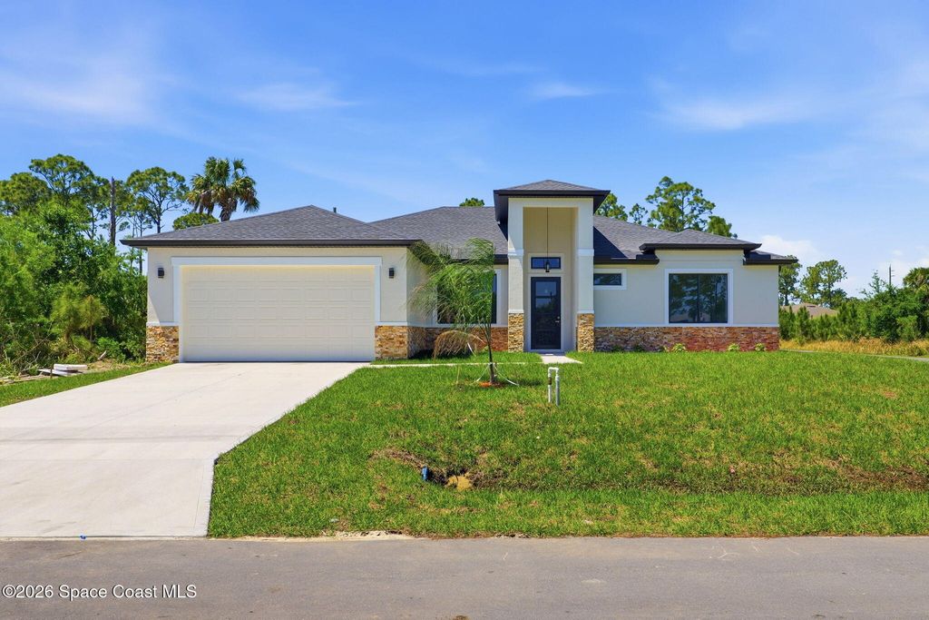 889 Reading Street SE, Palm Bay, FL 32909