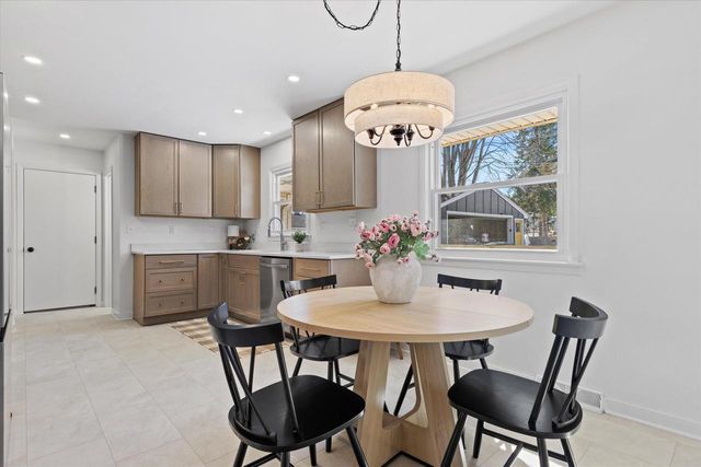 831 W Riverview DRIVE, Glendale, WI 53209