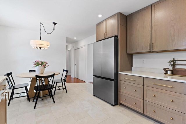 831 W Riverview DRIVE, Glendale, WI 53209