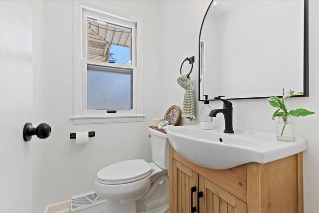 831 W Riverview DRIVE, Glendale, WI 53209