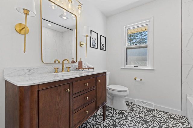 831 W Riverview DRIVE, Glendale, WI 53209