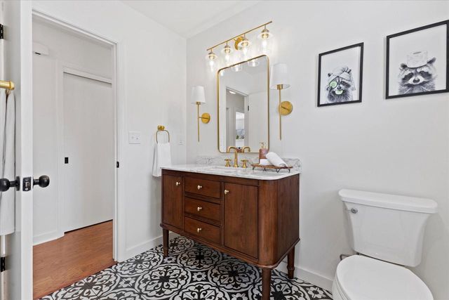 831 W Riverview DRIVE, Glendale, WI 53209