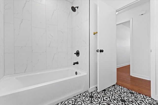 831 W Riverview DRIVE, Glendale, WI 53209