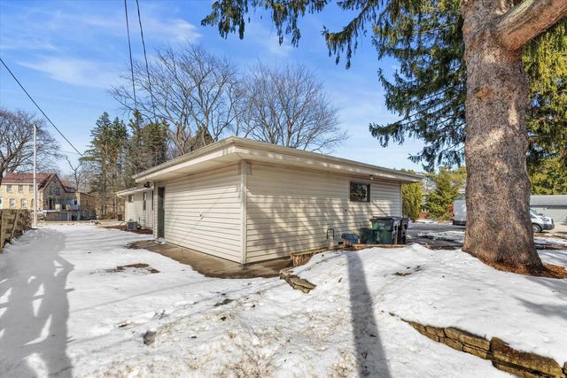 831 W Riverview DRIVE, Glendale, WI 53209