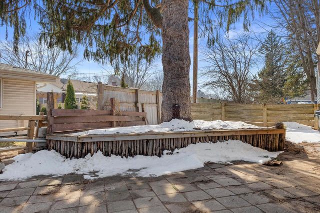 831 W Riverview DRIVE, Glendale, WI 53209