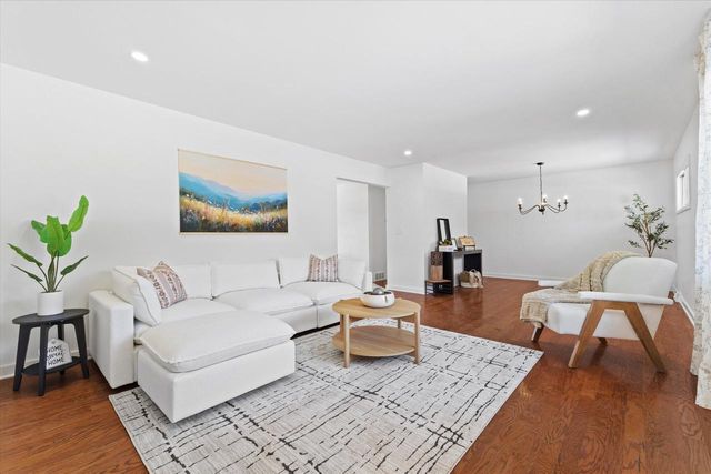 831 W Riverview DRIVE, Glendale, WI 53209