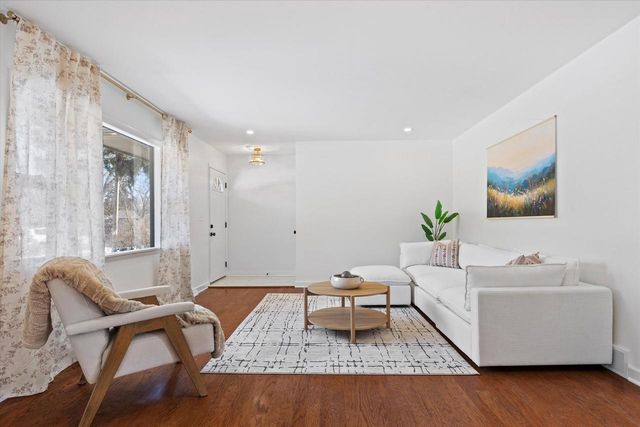 831 W Riverview DRIVE, Glendale, WI 53209