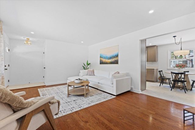 831 W Riverview DRIVE, Glendale, WI 53209