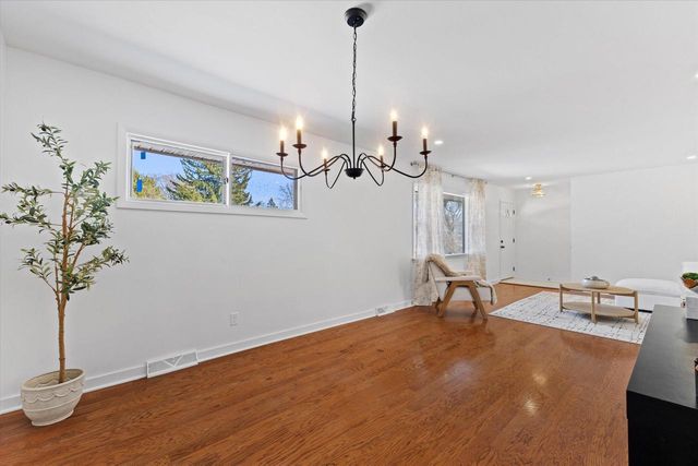 831 W Riverview DRIVE, Glendale, WI 53209