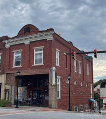 819 West Avenue NW, Lenoir, NC 28645