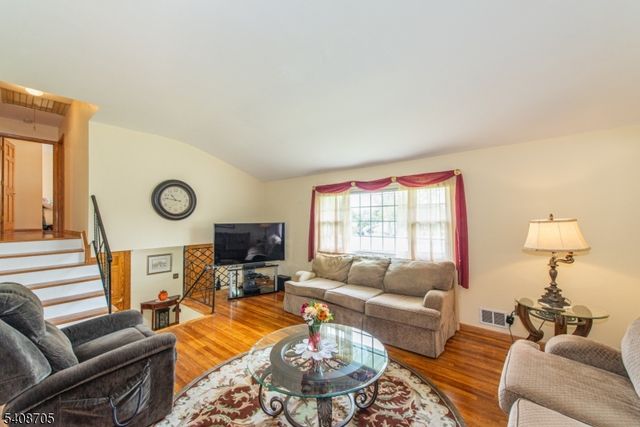 4 George St, Roxbury Twp., NJ 07876