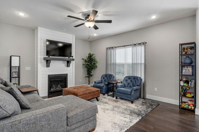 854 E Acacia Lane, Nixa, MO 65714