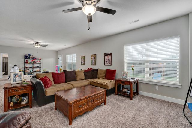 854 E Acacia Lane, Nixa, MO 65714