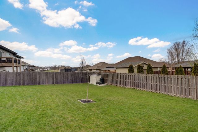 854 E Acacia Lane, Nixa, MO 65714
