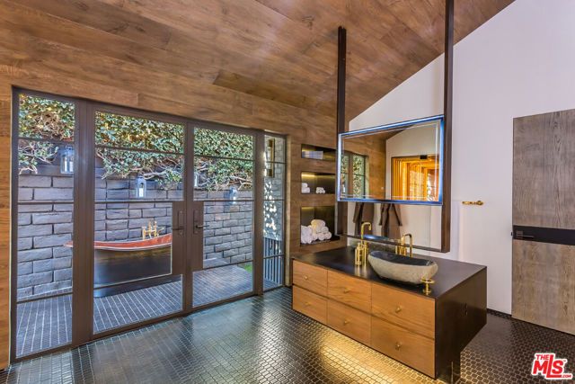 1707 Rising Glen Road, Los Angeles, CA 90069