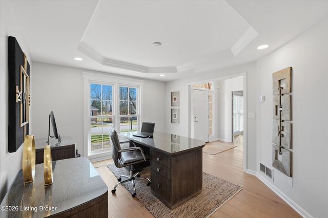 10215 Glenmary Farm Dr, Louisville, KY 40291