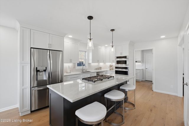 10215 Glenmary Farm Dr, Louisville, KY 40291