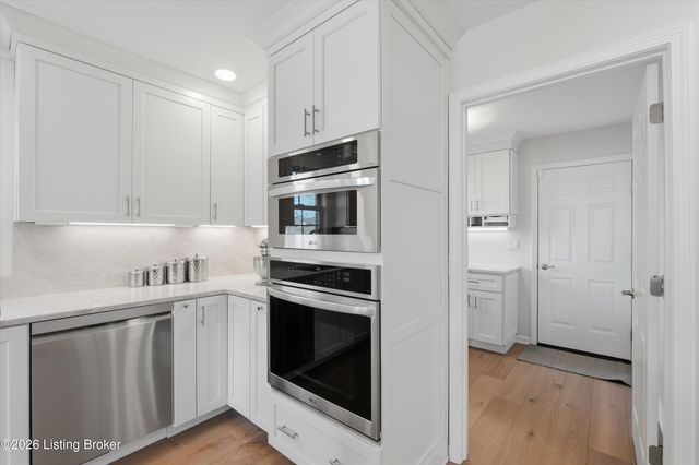 10215 Glenmary Farm Dr, Louisville, KY 40291