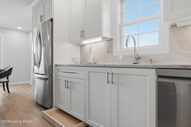 10215 Glenmary Farm Dr, Louisville, KY 40291